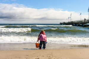 dahme kind strand herbst copyright tsd