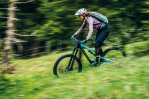 01 2095 2023 abus helm modrop 03